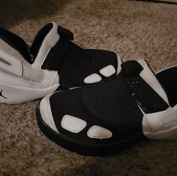 Jordans - Picture 4 of 4